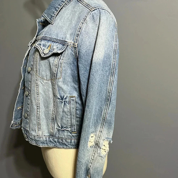Vigoss jean jacket size small distressed ￼ - Picture 3 of 9